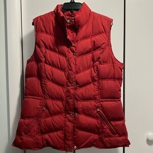 Women’s Ariat down best. Gently used nice and long for riding.